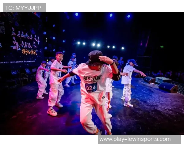 运动赛后复盘北京街舞队与重庆街舞队的灵活性对决分析与精彩瞬间回顾 运动赛后复盘北京街舞队与重庆街舞队的灵活性对决分析与精彩瞬间回顾